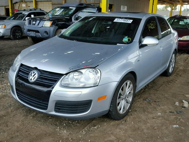 3VWRJ7AJ5AM016498 - 2010 VOLKSWAGEN JETTA WOLF SILVER photo 2