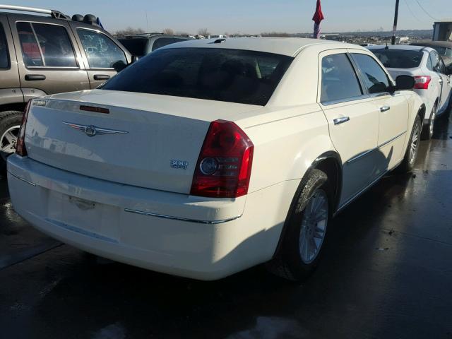 2C3CA5CV4AH220905 - 2010 CHRYSLER 300 TOURIN WHITE photo 4