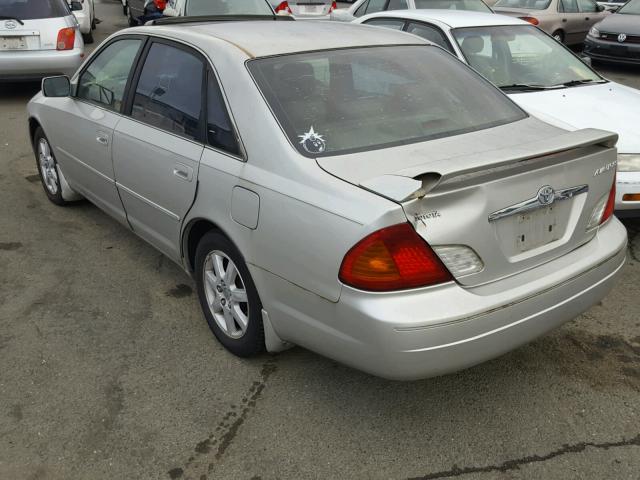 4T1BF28B52U210030 - 2002 TOYOTA AVALON XL SILVER photo 3