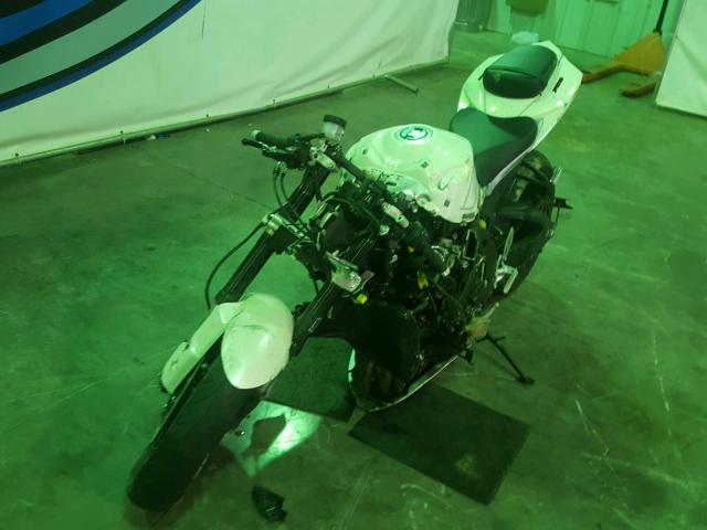 JS1GR7LAX92102886 - 2009 SUZUKI GSX-R750 WHITE photo 2