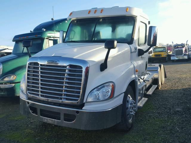 1FUJGEDR1CSBK5731 - 2012 FREIGHTLINER CASCADIA 1 WHITE photo 2