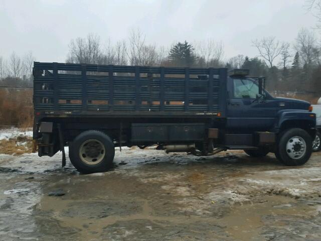 1GBP7H1C22J513320 - 2002 CHEVROLET C-SERIES C BLUE photo 9