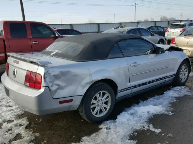 1ZVFT84N965234815 - 2006 FORD MUSTANG SILVER photo 4