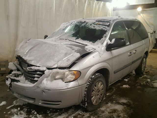 1A4GJ45R27B240170 - 2007 CHRYSLER TOWN & COU SILVER photo 2