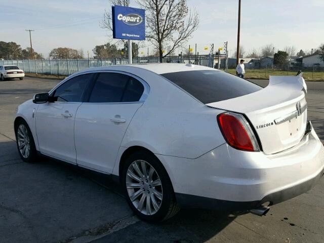 1LNHL9FT9AG615246 - 2010 LINCOLN MKS WHITE photo 3