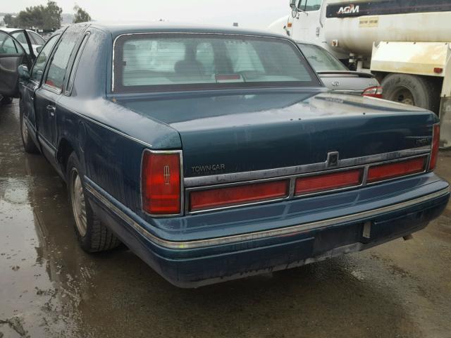 1LNLM82W9VY654808 - 1997 LINCOLN TOWN CAR S BLUE photo 3
