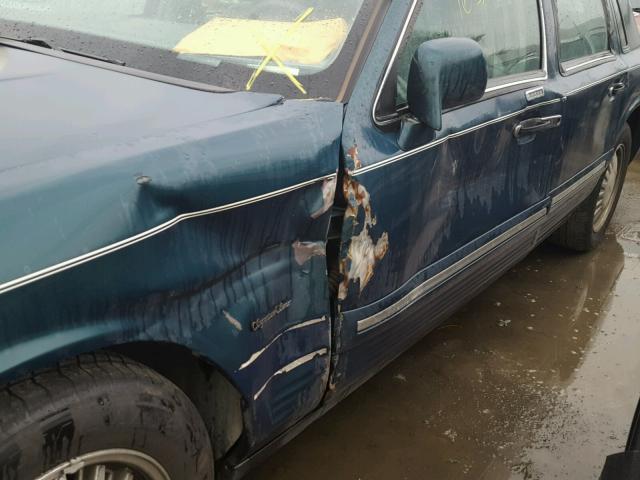 1LNLM82W9VY654808 - 1997 LINCOLN TOWN CAR S BLUE photo 9