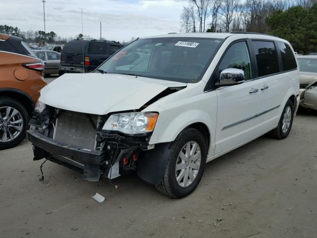 2C4RC1CG5CR414592 - 2012 CHRYSLER TOWN & COU WHITE photo 2