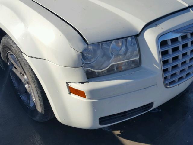 2C3JA43R85H584187 - 2005 CHRYSLER 300 BEIGE photo 9