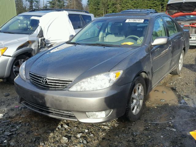 4T1BE30K35U560202 - 2005 TOYOTA CAMRY LE GRAY photo 2