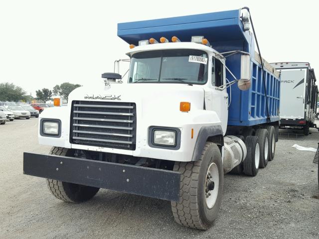 1M2P264C5TM020284 - 1996 MACK 600 RD600 WHITE photo 2