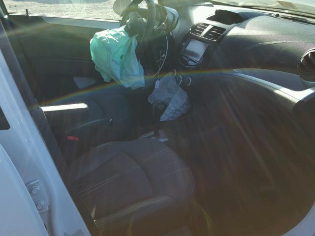 KL8CD6S97FC723005 - 2015 CHEVROLET SPARK 1LT Белый фото 5