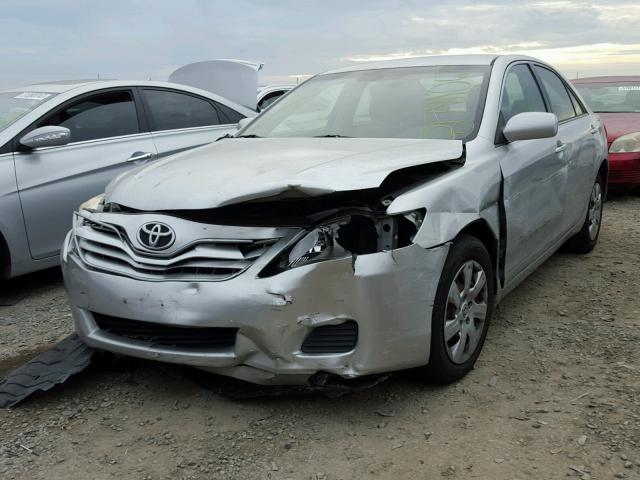 JTNBF3EK2B3006902 - 2011 TOYOTA CAMRY BASE SILVER photo 2