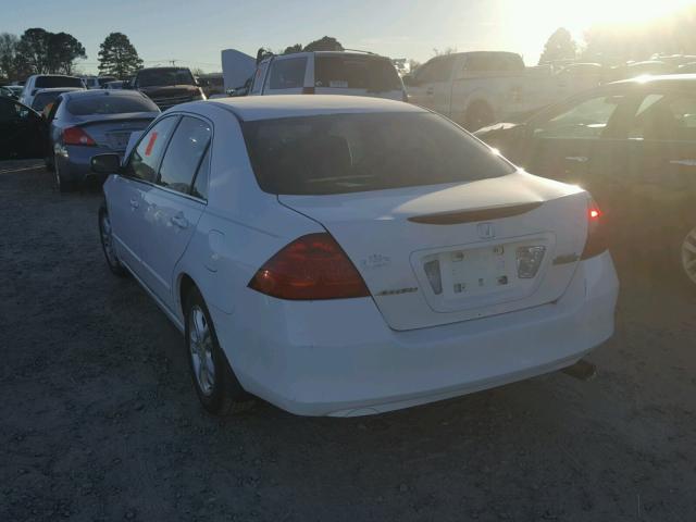 1HGCM56387A019384 - 2007 HONDA ACCORD SE WHITE photo 3