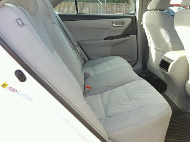 4T1BF1FK4HU364167 - 2017 TOYOTA CAMRY LE თეთრი ფოტო 6