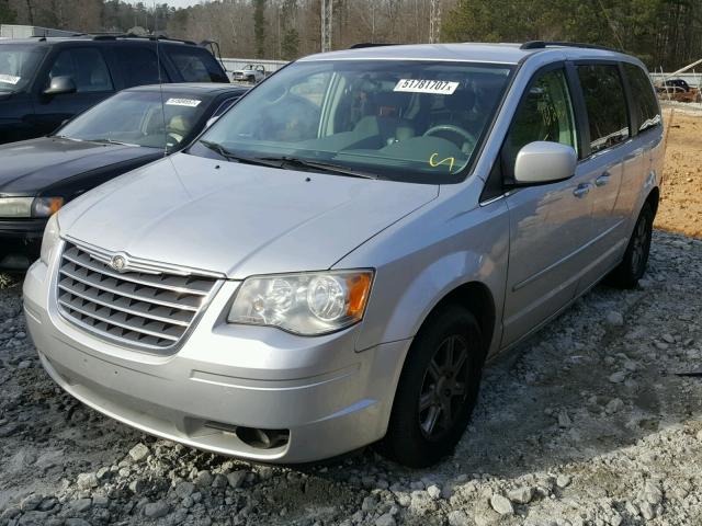 2A4RR5D1XAR273512 - 2010 CHRYSLER TOWN & COU SILVER photo 2