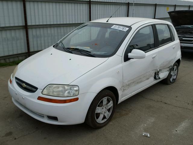 KL1TD66676B649752 - 2006 CHEVROLET AVEO BASE WHITE photo 2