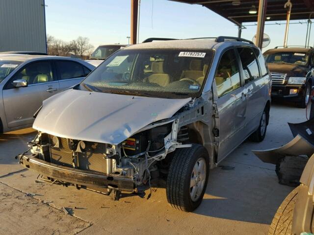 5TDZK23C97S003053 - 2007 TOYOTA SIENNA CE SILVER photo 2