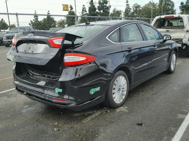 3FA6P0PU1GR229320 - 2016 FORD FUSION SE BLACK photo 4