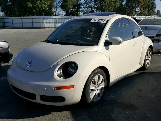 3VWRW3AG6AM022650 - 2010 VOLKSWAGEN NEW BEETLE BEIGE photo 2