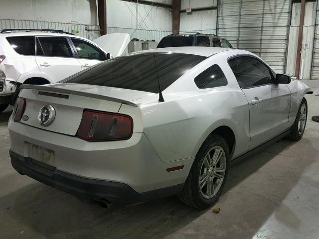 1ZVBP8AN7A5136401 - 2010 FORD MUSTANG SILVER photo 4