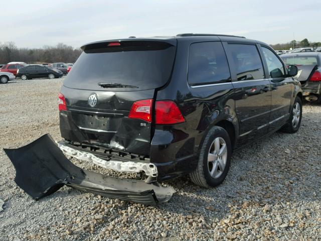 2V4RW3DG6BR642008 - 2011 VOLKSWAGEN ROUTAN SE BLACK photo 4