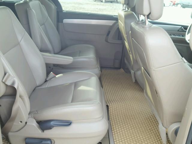 2V4RW3DG6BR642008 - 2011 VOLKSWAGEN ROUTAN SE BLACK photo 6