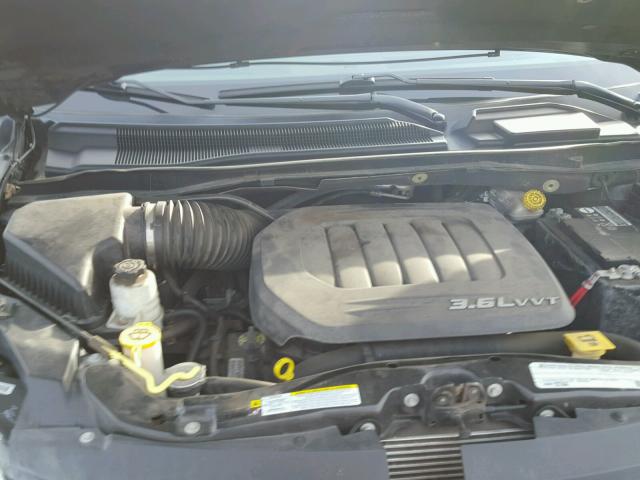 2V4RW3DG6BR642008 - 2011 VOLKSWAGEN ROUTAN SE BLACK photo 7