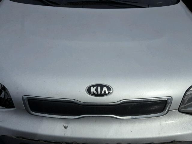 KNDJP3A5XG7852112 - 2016 KIA SOUL + SILVER photo 7