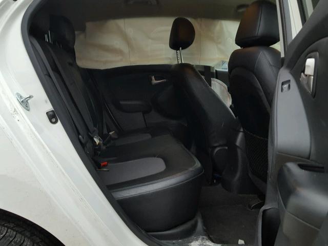 KM8JUCAC8DU630992 - 2013 HYUNDAI TUCSON GLS WHITE photo 6