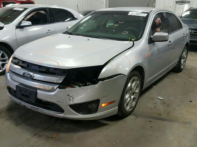 3FAHP0HA6BR122611 - 2011 FORD FUSION SE SILVER photo 2