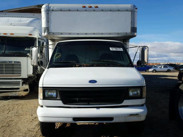 1FDKE37M5RHA42212 - 1994 FORD ECONOLINE WHITE photo 9