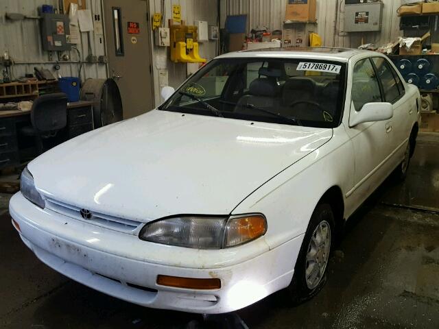 4T1BG12K0TU929011 - 1996 TOYOTA CAMRY DX WHITE photo 2