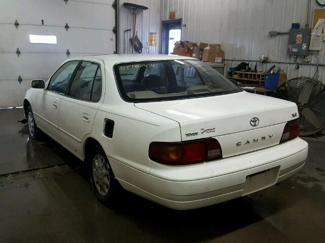 4T1BG12K0TU929011 - 1996 TOYOTA CAMRY DX WHITE photo 3