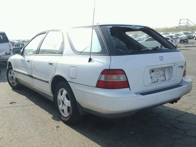 1HGCE1831RA006644 - 1994 HONDA ACCORD LX WHITE photo 3