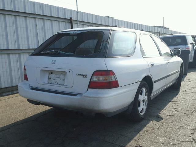 1HGCE1831RA006644 - 1994 HONDA ACCORD LX WHITE photo 4