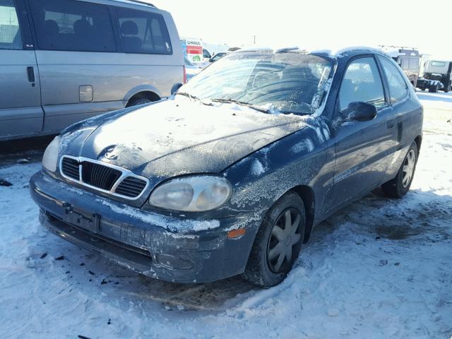 KLATA226X2B703319 - 2002 DAEWOO LANOS S GREEN photo 2