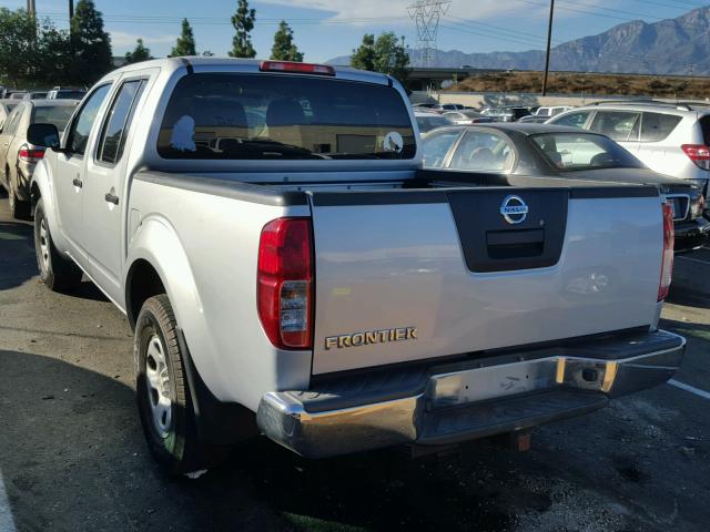 1N6AD07W07C430409 - 2007 NISSAN FRONTIER C SILVER photo 3