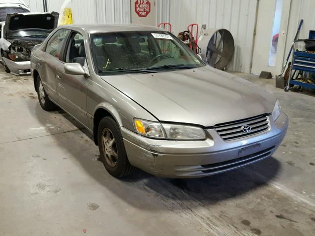 4T1BG22K1WU371504 - 1998 TOYOTA CAMRY CE BEIGE photo 1