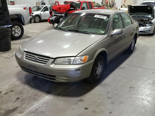 4T1BG22K1WU371504 - 1998 TOYOTA CAMRY CE BEIGE photo 2