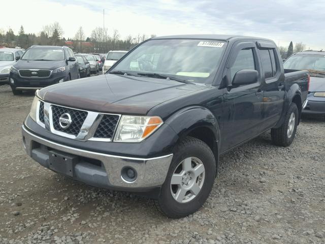 1N6AD07W05C448180 - 2005 NISSAN FRONTIER C BLACK photo 2