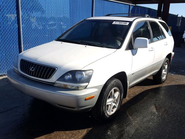 JTJGF10U110119146 - 2001 LEXUS RX 300 WHITE photo 2