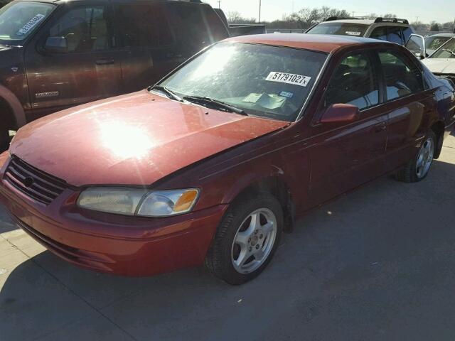 4T1BG22K8VU153977 - 1997 TOYOTA CAMRY CE RED photo 2