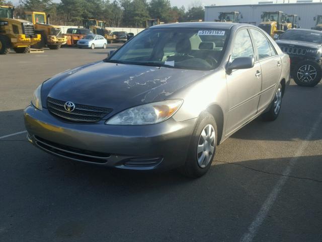 JTDBE32K520110474 - 2002 TOYOTA CAMRY LE 灰色 照片 2