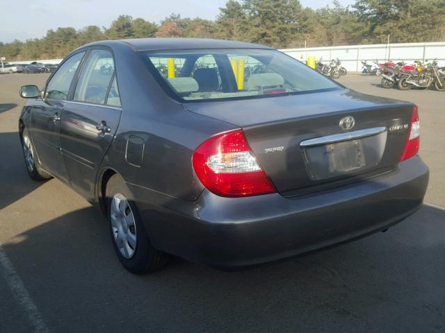 JTDBE32K520110474 - 2002 TOYOTA CAMRY LE GRAY photo 3