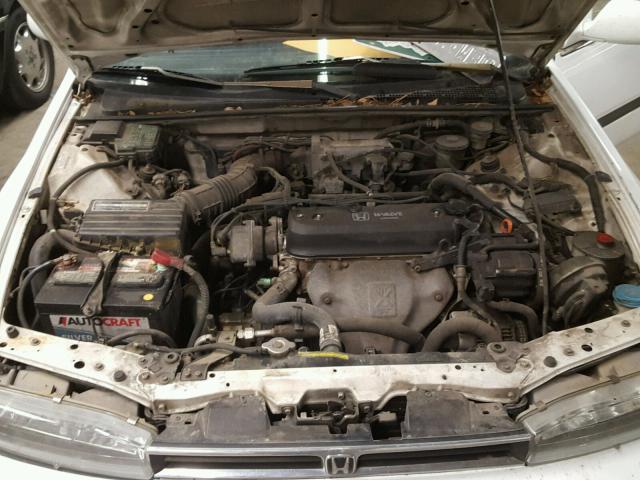 1HGCB7558PA059100 - 1993 HONDA ACCORD LX WHITE photo 7