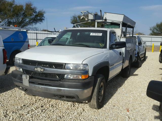 1GBHK24U32Z202727 - 2002 CHEVROLET SILVERADO WHITE photo 2