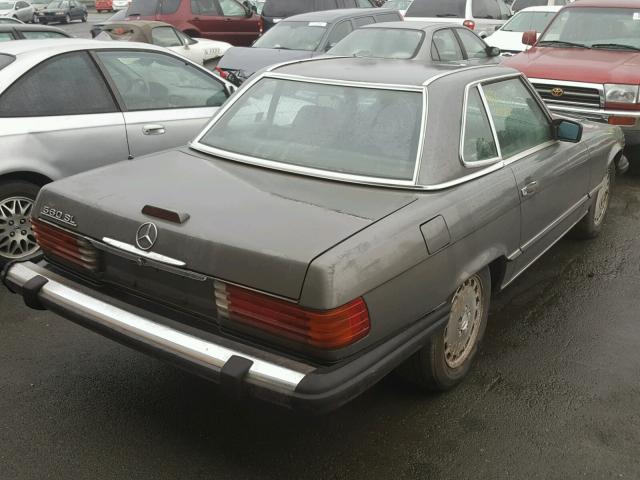 WDBBA48D6JA087448 - 1988 MERCEDES-BENZ 560 SL GRAY photo 4