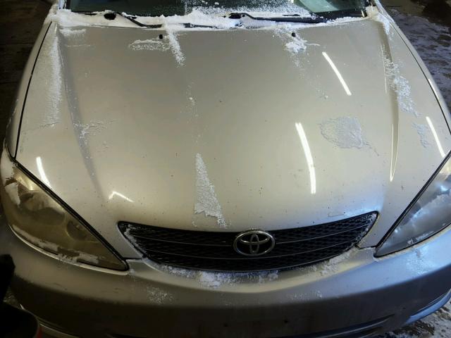 4T1BE32K02U078960 - 2002 TOYOTA CAMRY LE ვერცხლისფერი ფოტო 9