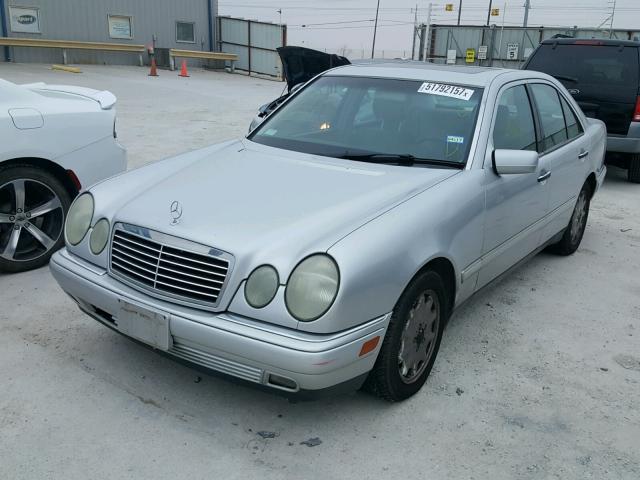 WDBJF65H7XA769862 - 1999 MERCEDES-BENZ E 320 SILVER photo 2